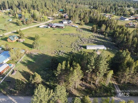 Photo of 8 W Prospectors Drive, Cascade, ID 83611 (MLS # 98987029)