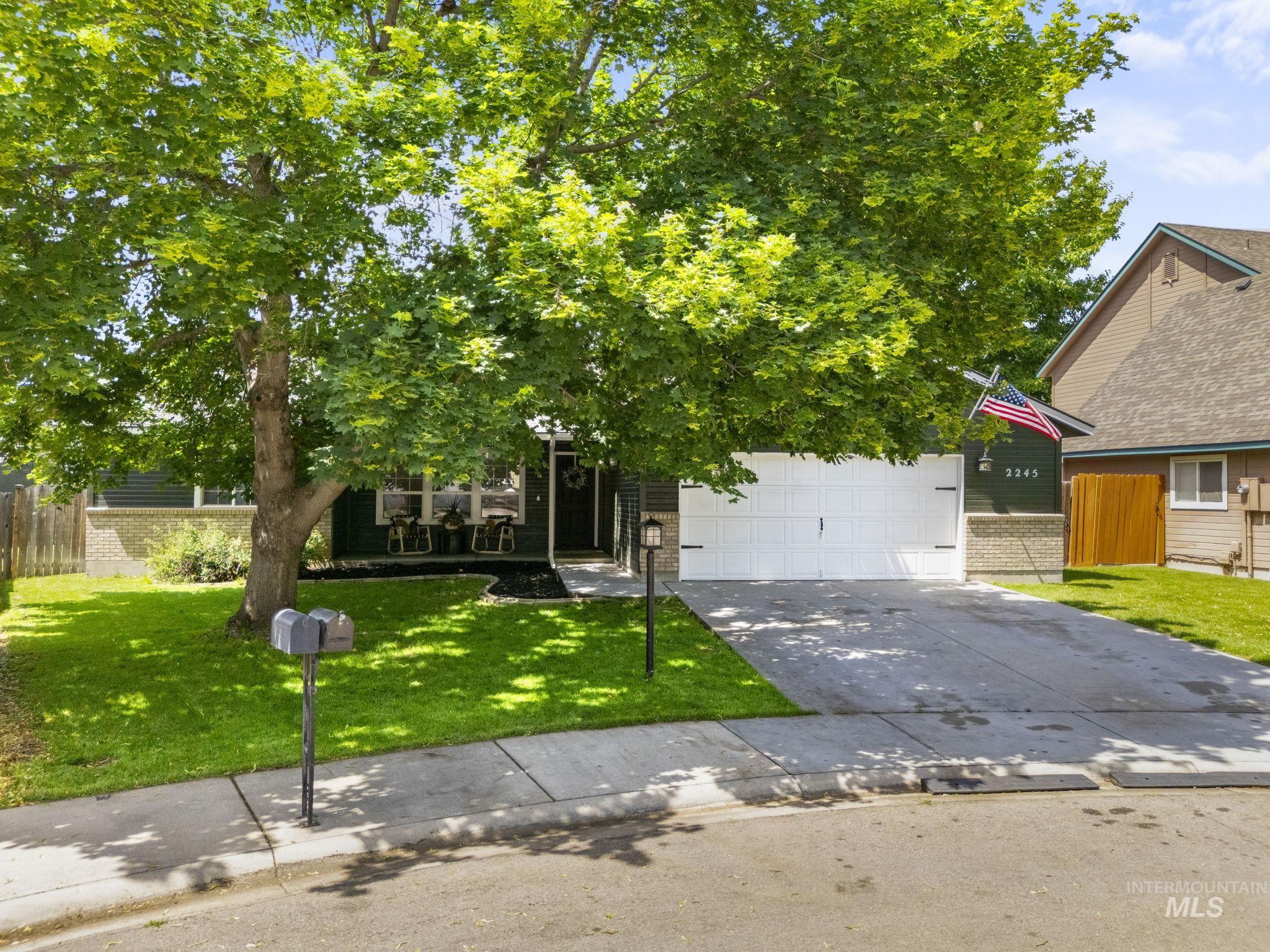 2245 N Sapphire Place