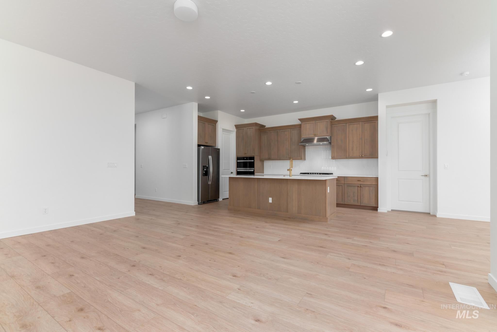 10399 W Wellness St