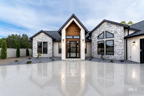 Photo of 1575 N Watershed Ln, Star, ID 83669 (MLS # 98986742)