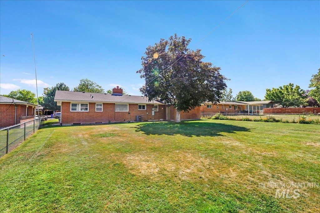 Photo of 605 Monte Vista Dr, Twin Falls, ID 83301 (MLS # 98972679)