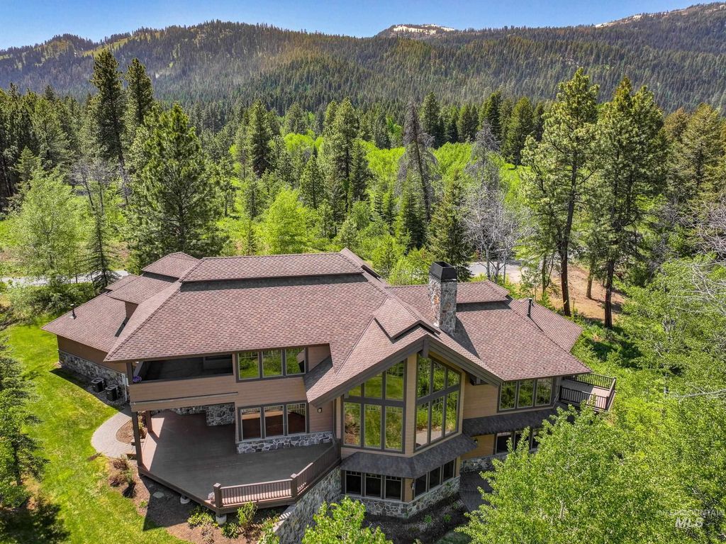 Photo of 690 Discovery Drive, Donnelly, ID 83615 (MLS # 98949398)