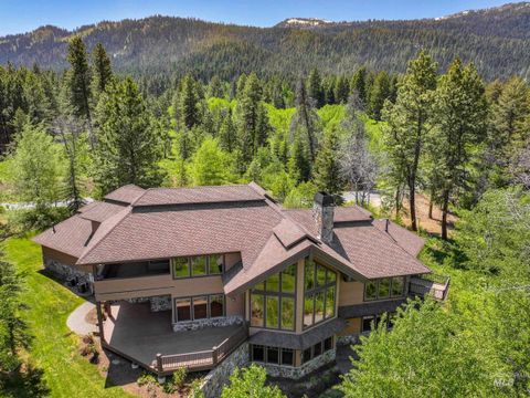 Photo of 690 Discovery Drive, Donnelly, ID 83615 (MLS # 98949398)