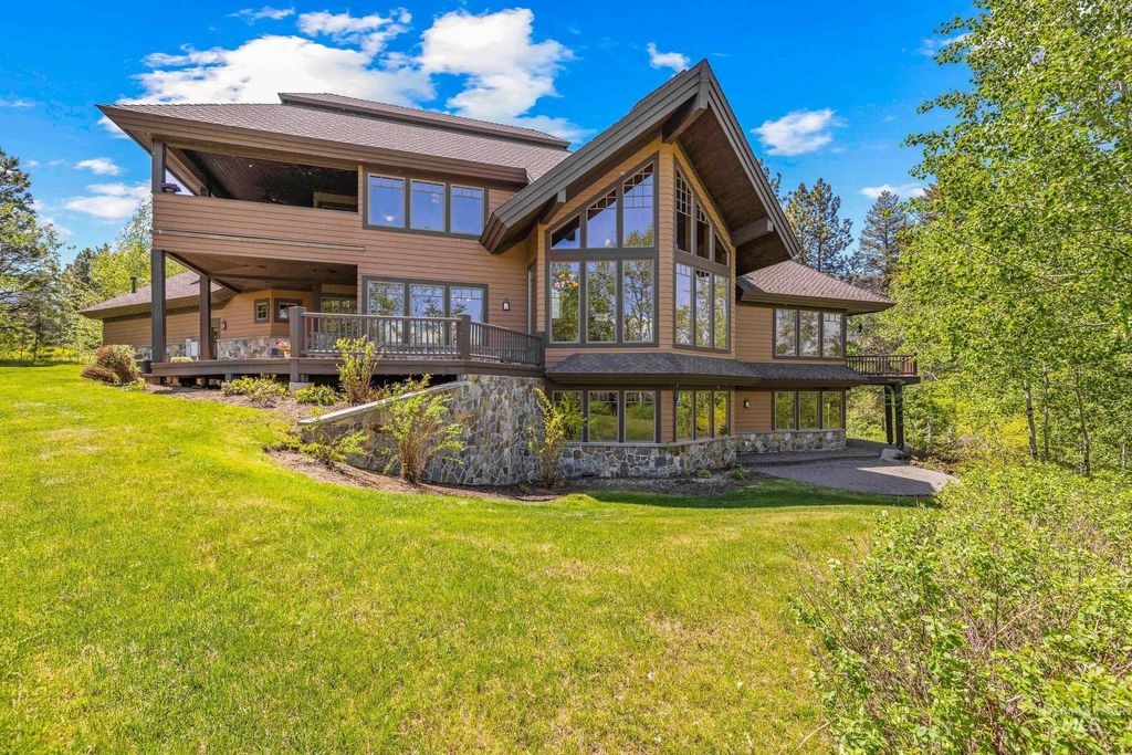 Photo of 690 Discovery Drive, Donnelly, ID 83615 (MLS # 98949398)