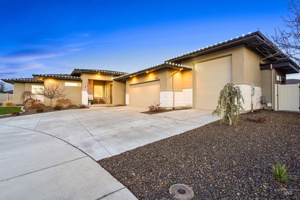 Photo of 2332 S Grinberg Pl, Meridian, ID 83642 (MLS # 98970652)