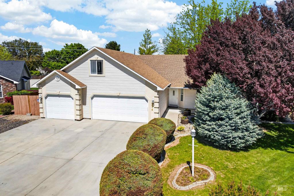 Photo of 2314 S Wildrye Way, Nampa, ID 83686 (MLS # 98984611)