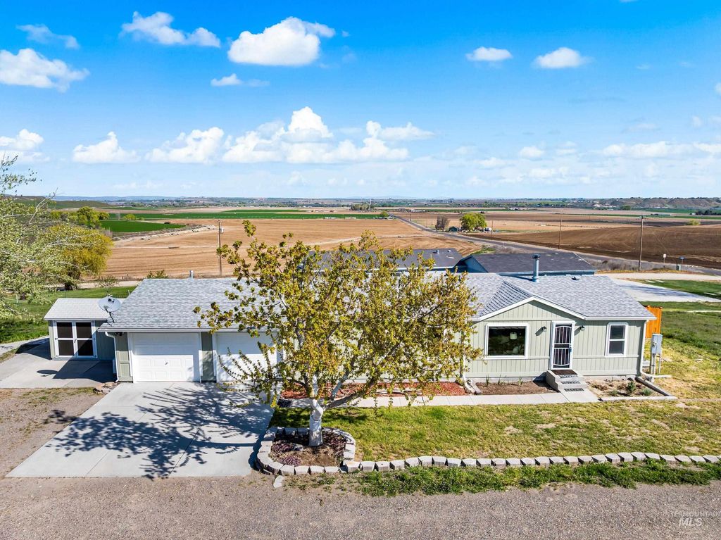 Photo of 2427 Northside Rd, Homedale, ID 83628 (MLS # 98982172)