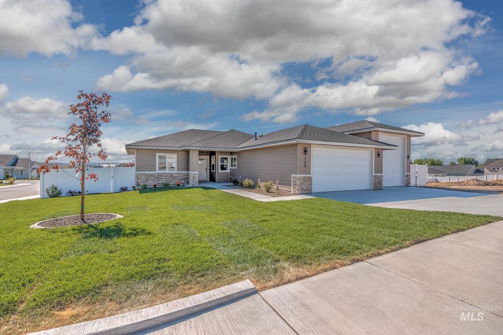 Photo of 735 Oakmont St, Payette, ID 83661 (MLS # 98986050)