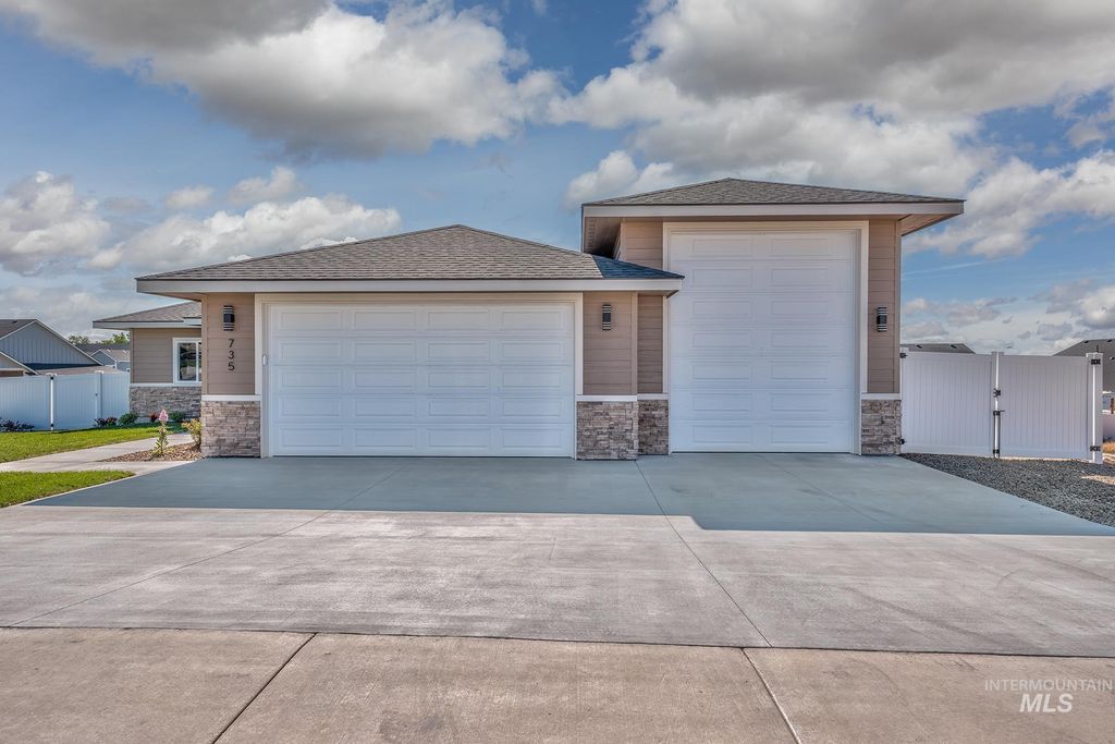 Photo of 735 Oakmont St, Payette, ID 83661 (MLS # 98986050)