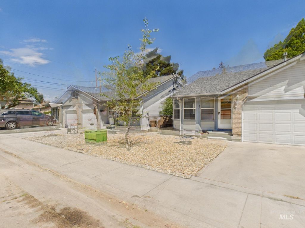 Photo of 804 E Main #6 St, Emmett, ID 83617 (MLS # 98994283)