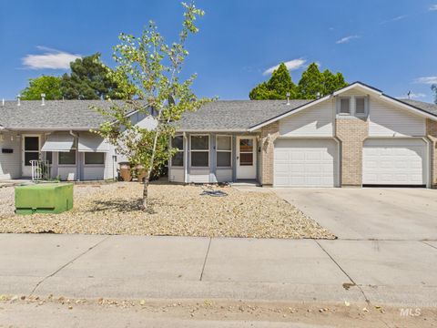 Photo of 804 E Main #6 St, Emmett, ID 83617 (MLS # 98994283)