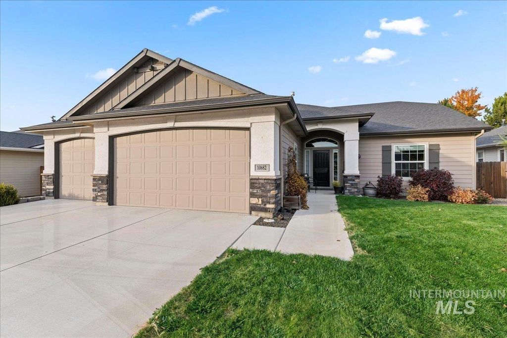 Photo of 10682 Rain Springs St, Nampa, ID 83687 (MLS # 98967375)