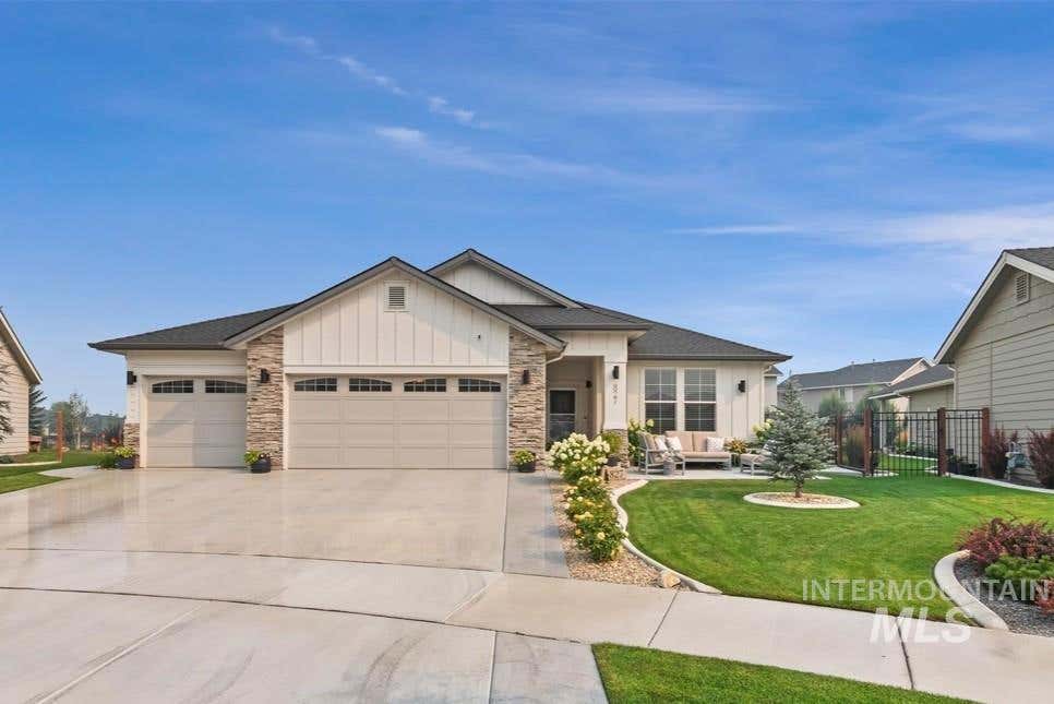 Photo of 827 N Chastain Ln, Eagle, ID 83616 (MLS # 98995703)