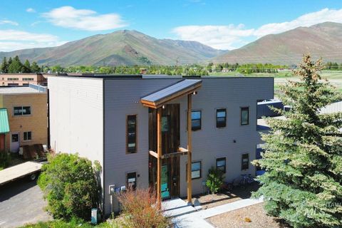 Photo of 121 Honeysuckle, Bellevue, ID 83313 (MLS # 98976785)