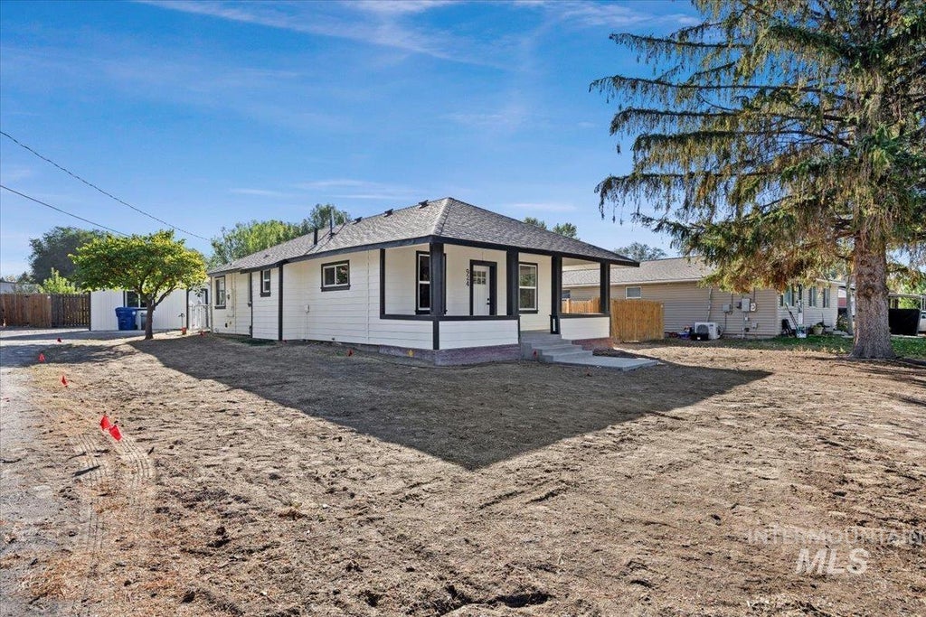 Photo of 924 Davis St S ST, Jerome, ID 83338 (MLS # 99003185)