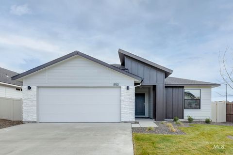 Photo of 850 N Mirror Creek Way, Meridian, ID 83642 (MLS # 98967500)