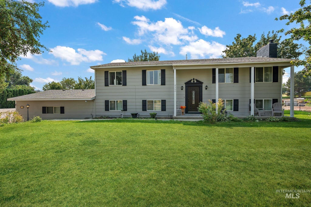 Photo of 2305 Locust Ln, Nampa, ID 83686 (MLS # 98994917)
