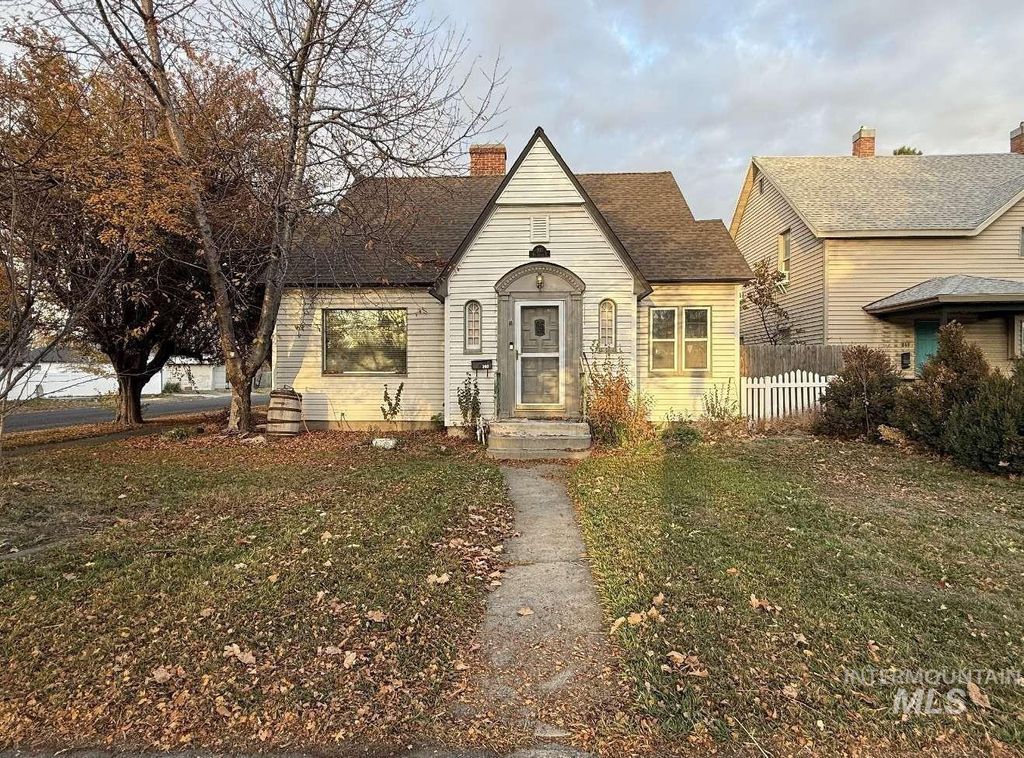 Photo of 203 9th Ave, Twin Falls, ID 83301 (MLS # 98979296)