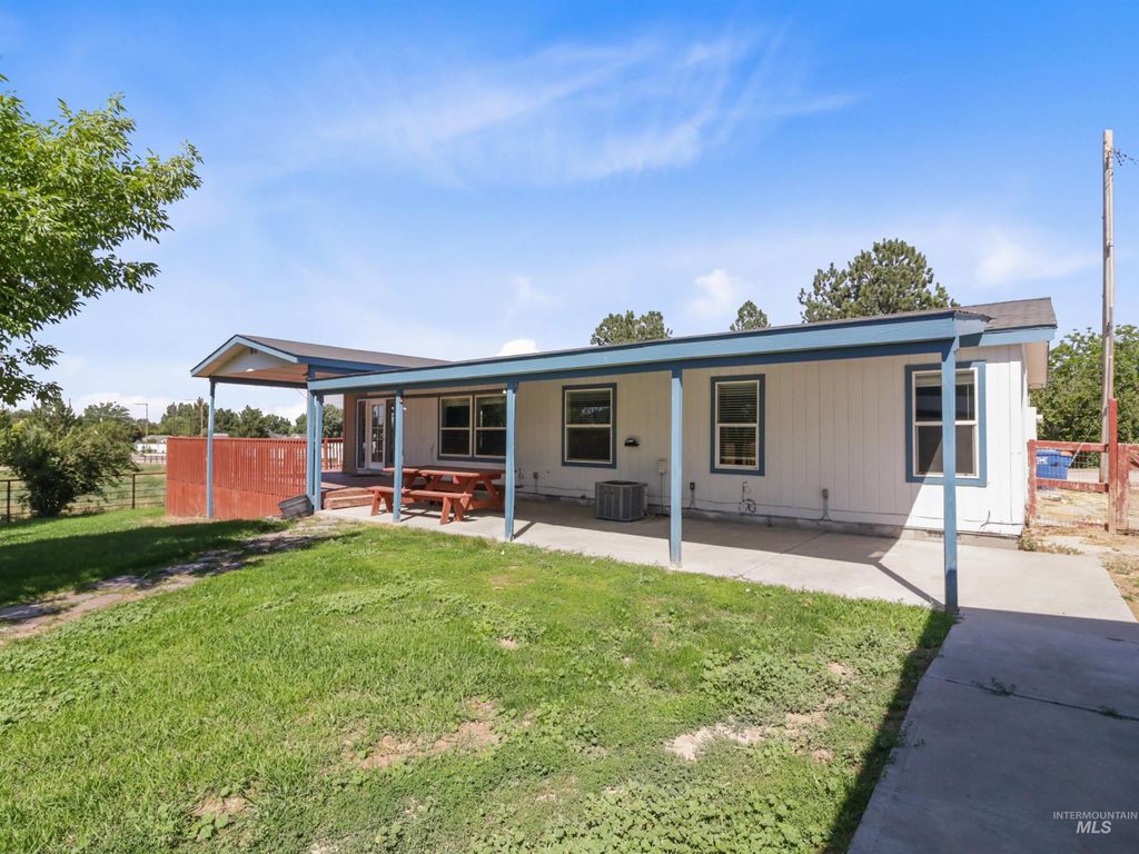 Photo of 755 S Ash Ave, Kuna, ID 83634 (MLS # 98979726)