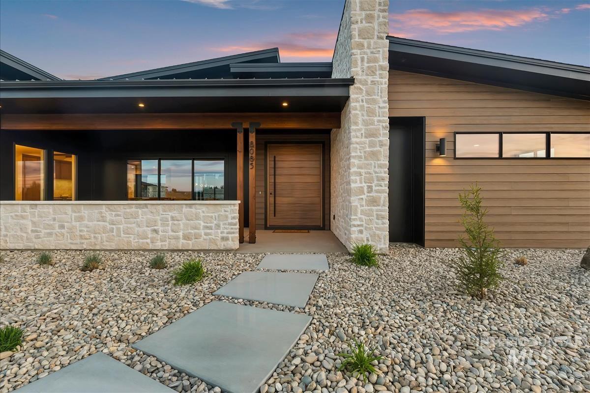 8085 Quail Hollow Dr