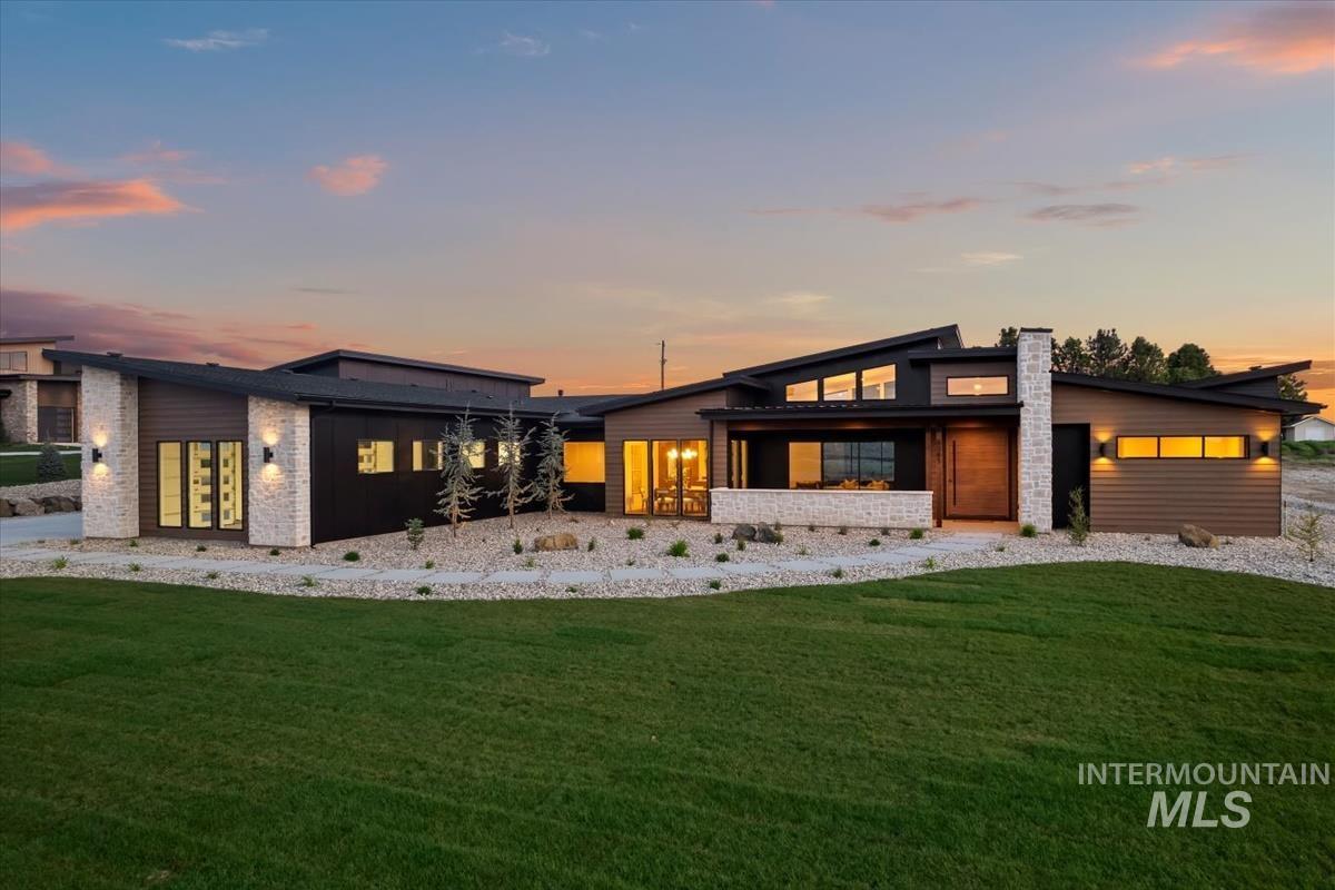 8085 Quail Hollow Dr