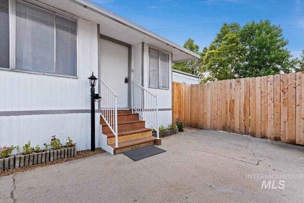 Photo of 3686 S Clacton Way, Boise, ID 83716 (MLS # 98994997)