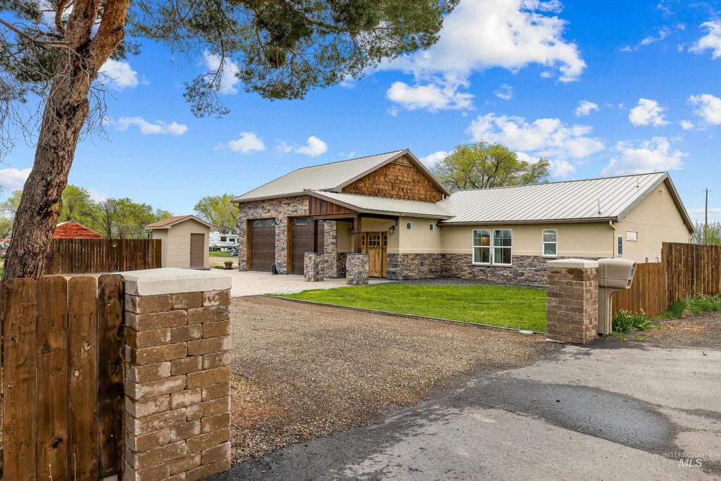 Photo of 1222 S 14th E, Mountain Home, ID 83647 (MLS # 98981733)