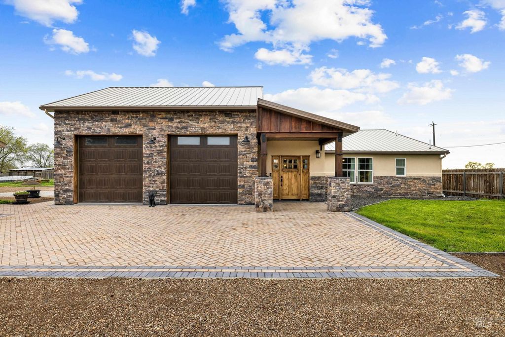 Photo of 1222 S 14th E, Mountain Home, ID 83647 (MLS # 98981733)