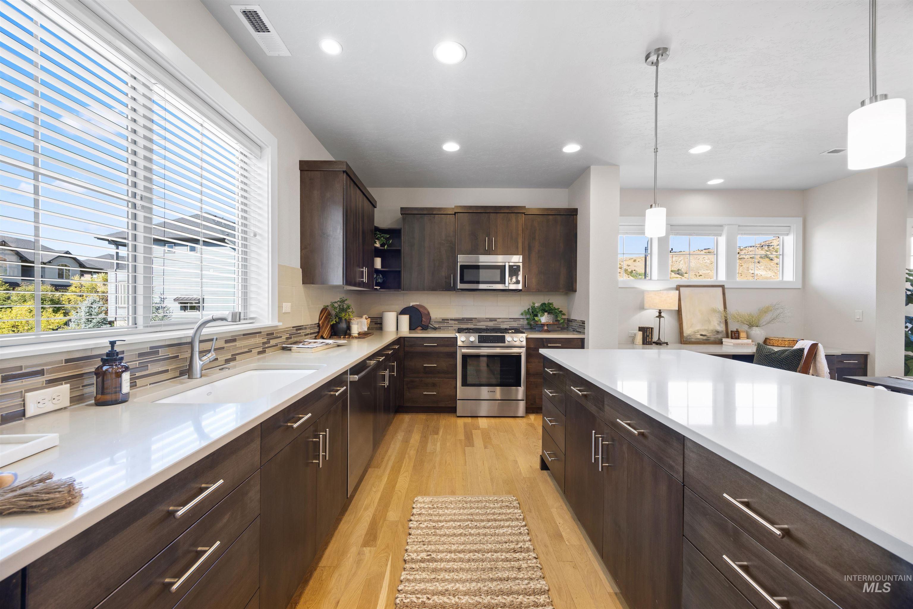3270 E Thoroughbred Ln