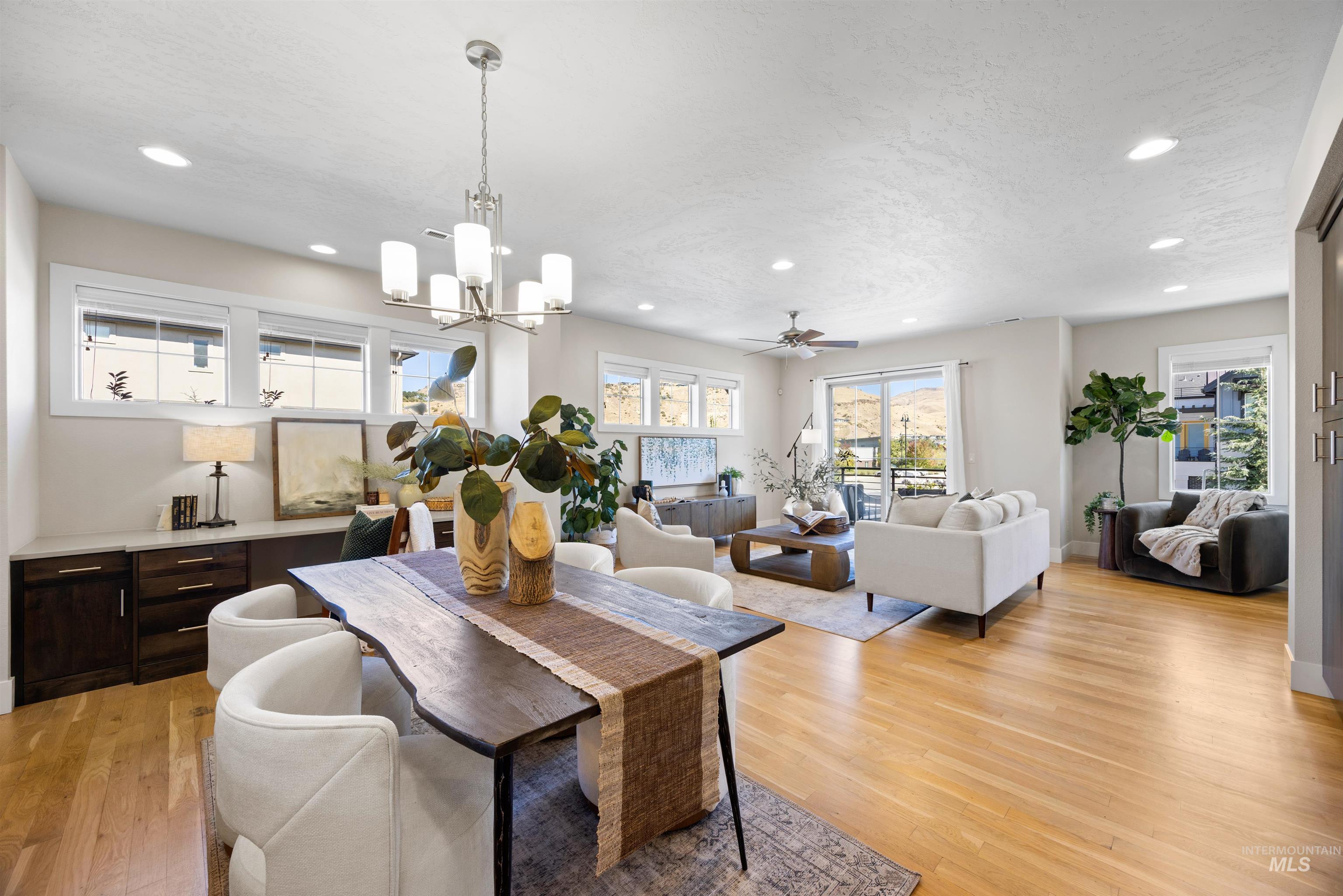 3270 E Thoroughbred Ln