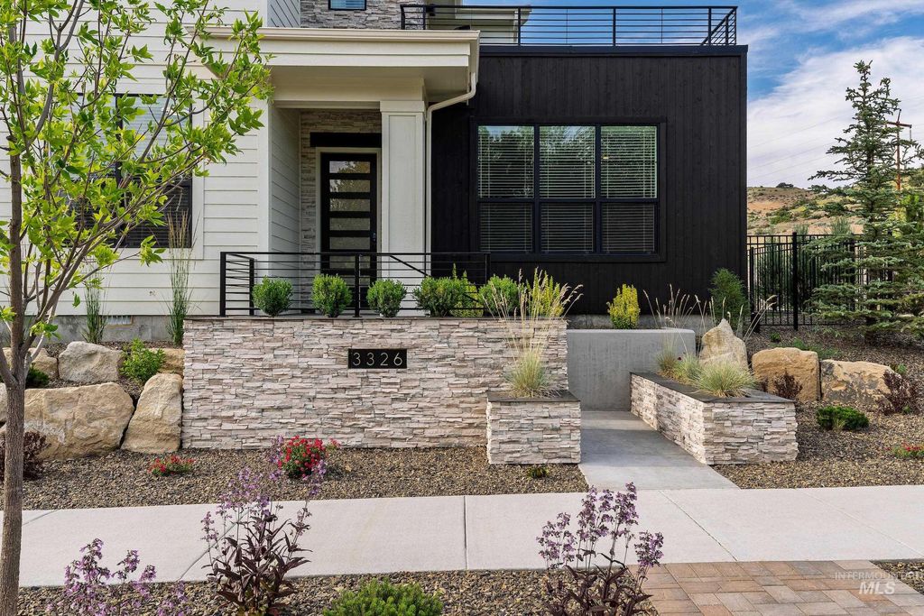 Photo of 3374 W Neville Ranch Dr, Boise, ID 83714 (MLS # 98966589)