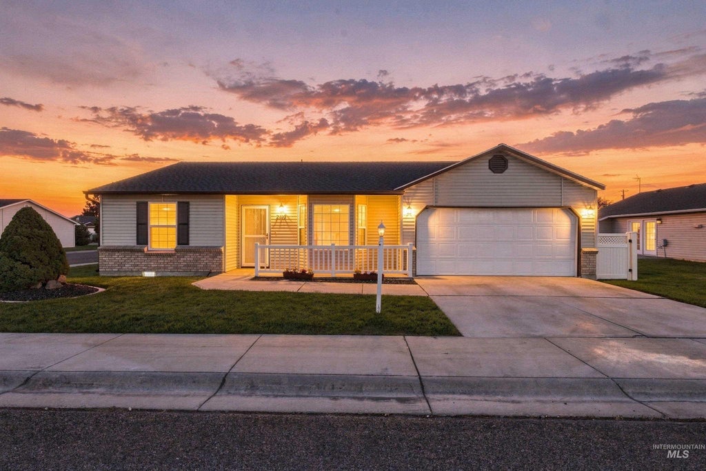 Photo of 2110 Glenn Way, Caldwell, ID 83605 (MLS # 99001265)