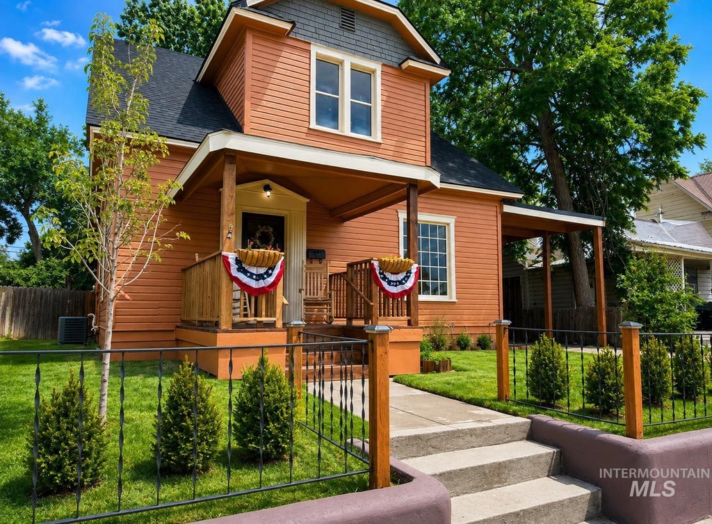 Photo of 424 W Main St, Weiser, ID 83672 (MLS # 98984848)