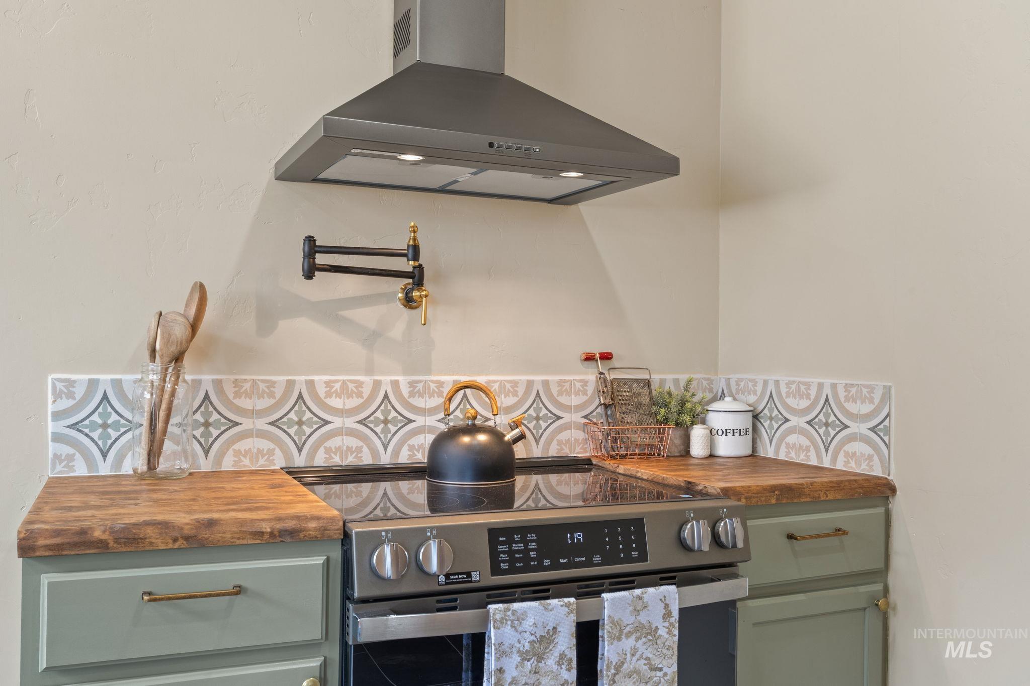 Stainless steel electric range with a coordinating range hood