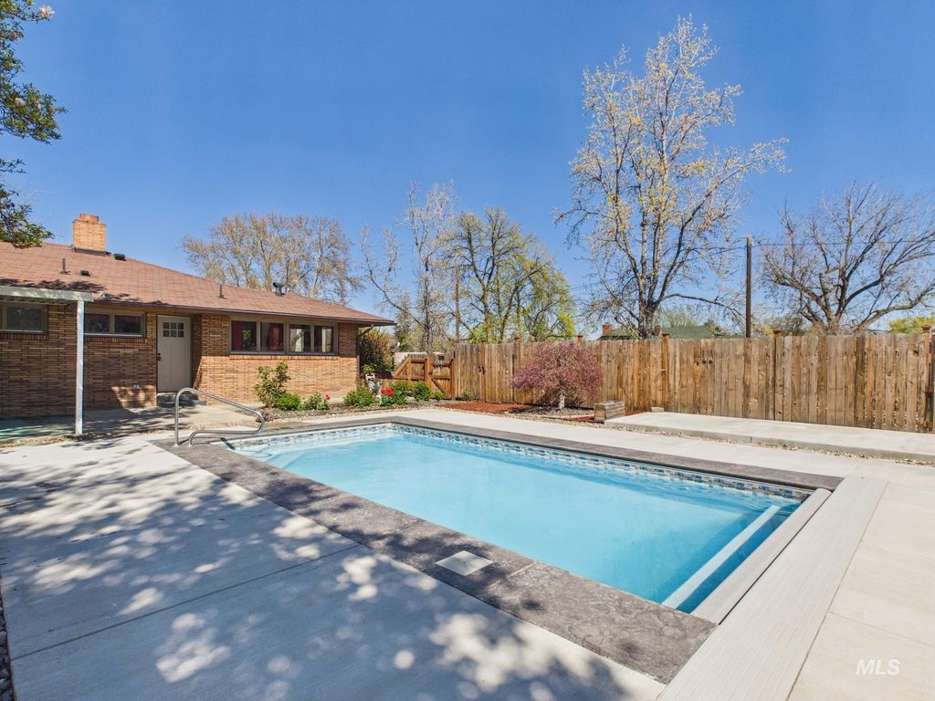 Photo of 1156 14th Ave, Lewiston, ID 83501 (MLS # 98981107)