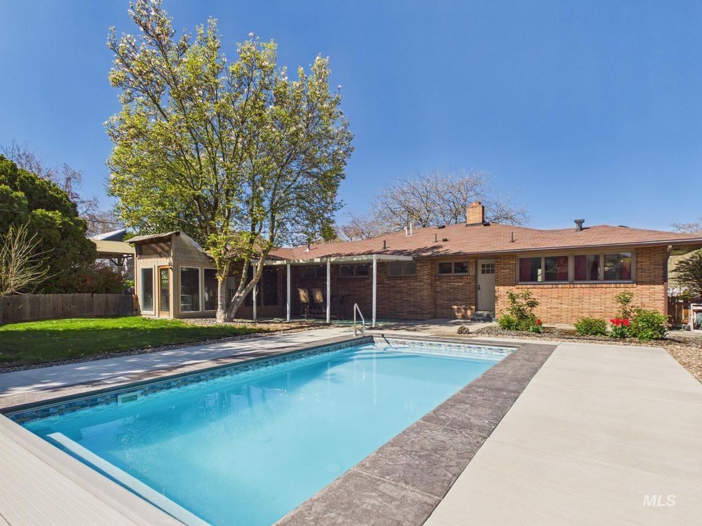 Photo of 1156 14th Ave, Lewiston, ID 83501 (MLS # 98981107)