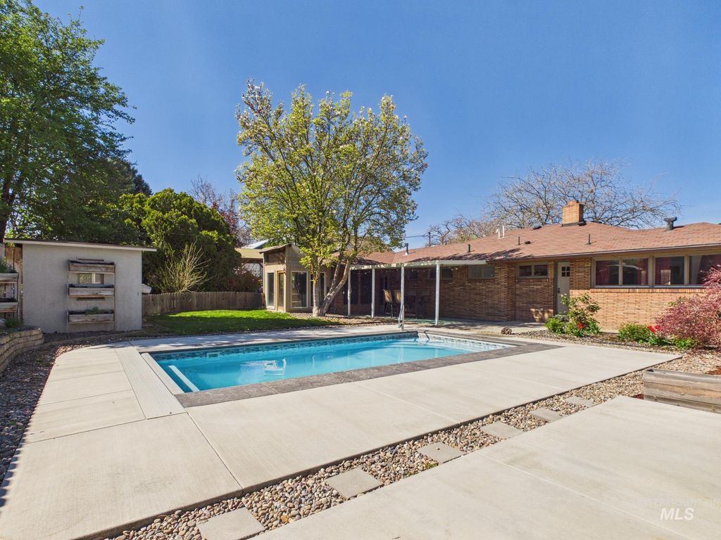 Photo of 1156 14th Ave, Lewiston, ID 83501 (MLS # 98981107)