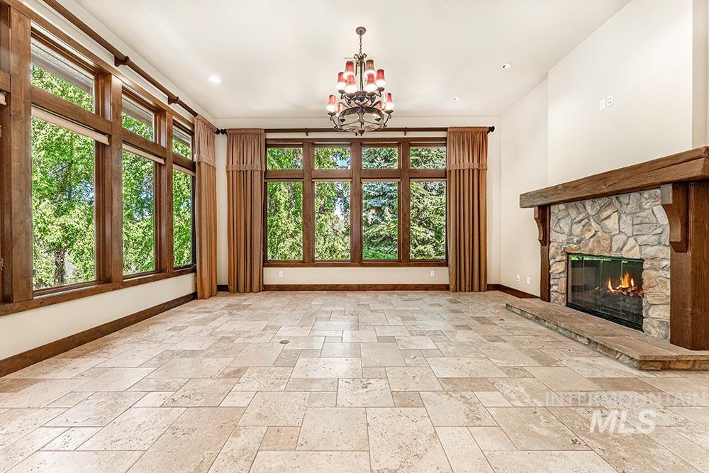 1292 E Prairie View Dr