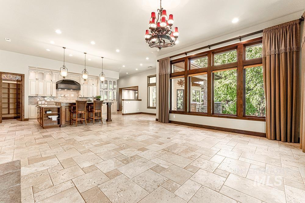 1292 E Prairie View Dr