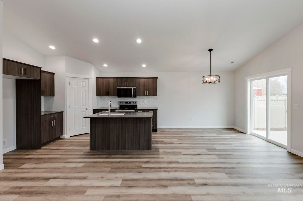 Photo of 6660 W Plateau Creek Dr, Meridian, ID 83646 (MLS # 98984744)