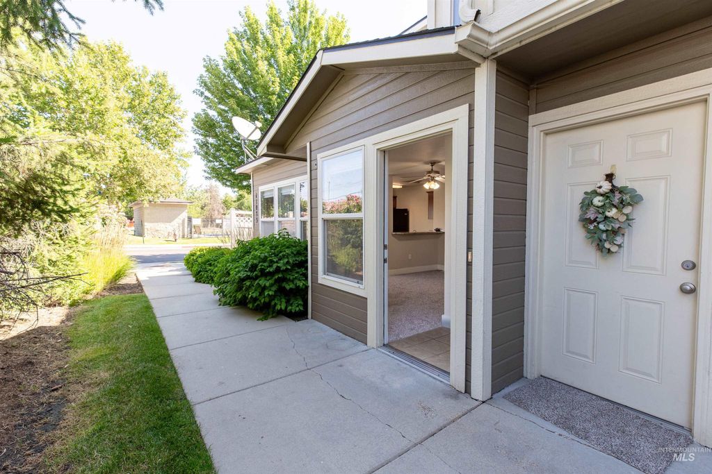 Photo of 11073 W Garverdale Ln #103, Boise, ID 83713 (MLS # 98975561)