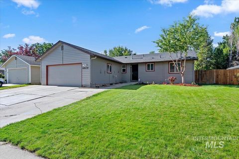 Photo of 8809 W Canterbury St, Boise, ID 83704 (MLS # 98990736)