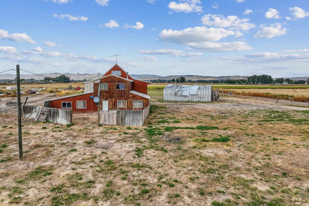 Photo of 440 Peach Road, Ontario, OR 97914 (MLS # 98964380)