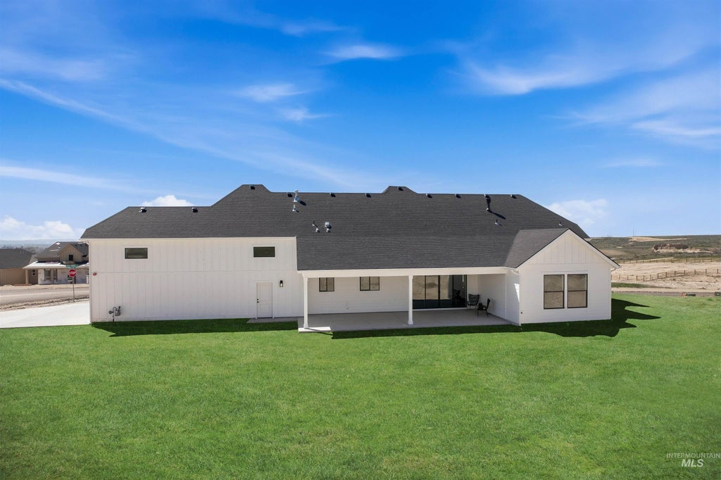 Photo of 17244 Triple Crown Pl, Caldwell, ID 83607 (MLS # 98991464)
