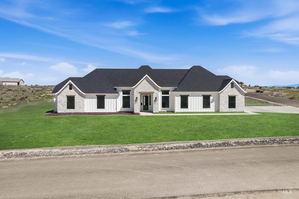 Photo of 17244 Triple Crown Pl, Caldwell, ID 83607 (MLS # 98991464)