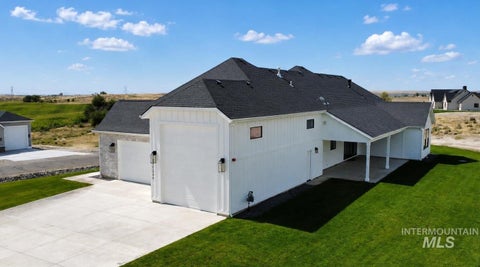 Photo of 17244 Triple Crown Pl, Caldwell, ID 83607 (MLS # 98991464)