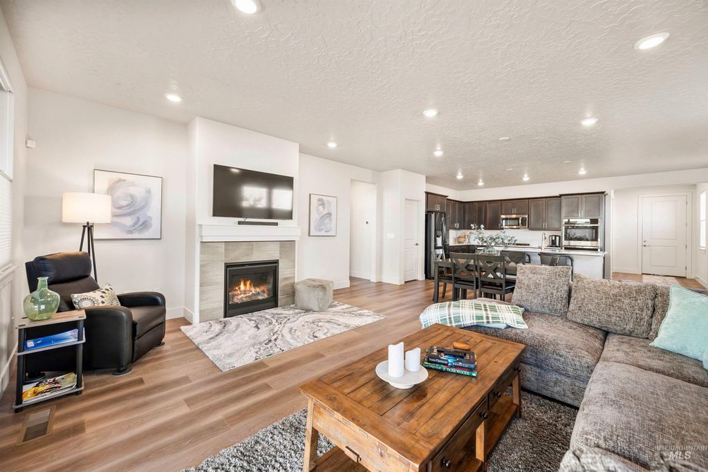 Photo of 212 E Arimo Street, Meridian, ID 83642 (MLS # 98975306)