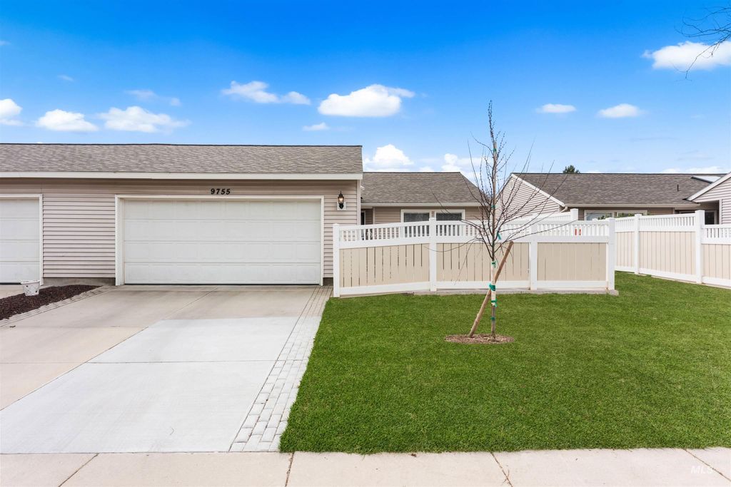 Photo of 9755 W Woodland Lane, Boise, ID 83704 (MLS # 98979270)