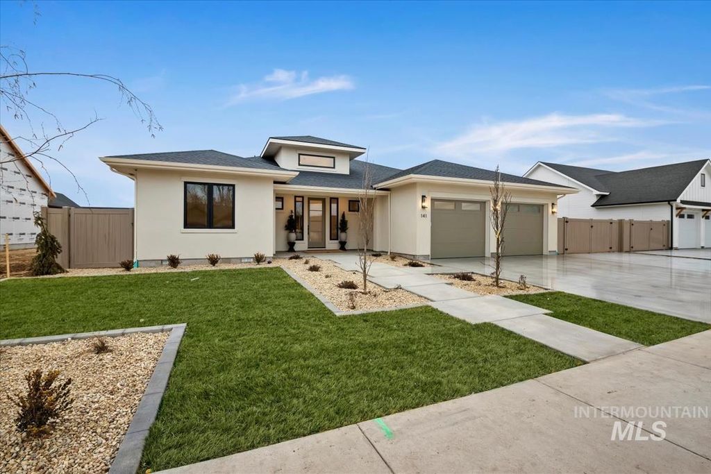 Photo of 141 NE 8th St, Fruitland, ID 83619 (MLS # 98976828)