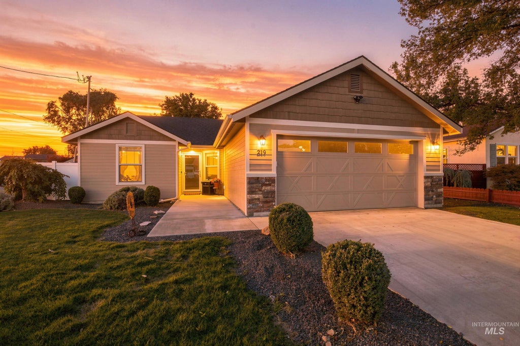 Photo of 219 High Street, Nampa, ID 83651 (MLS # 99001441)